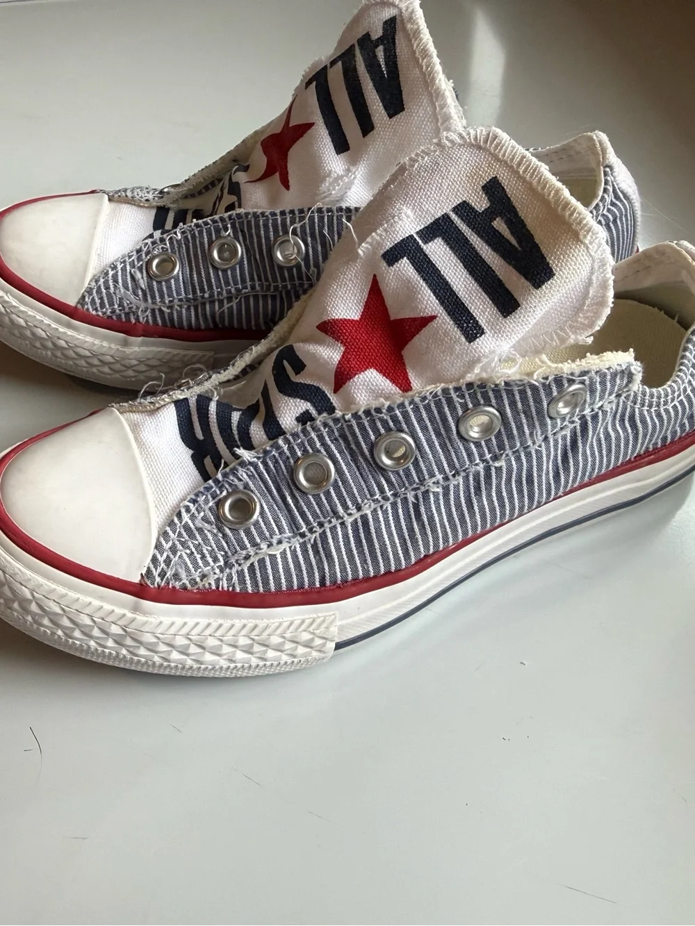 Youth Converse Low Top Sneakers - shoreline- White, Red, Blue Stripe. Size 13